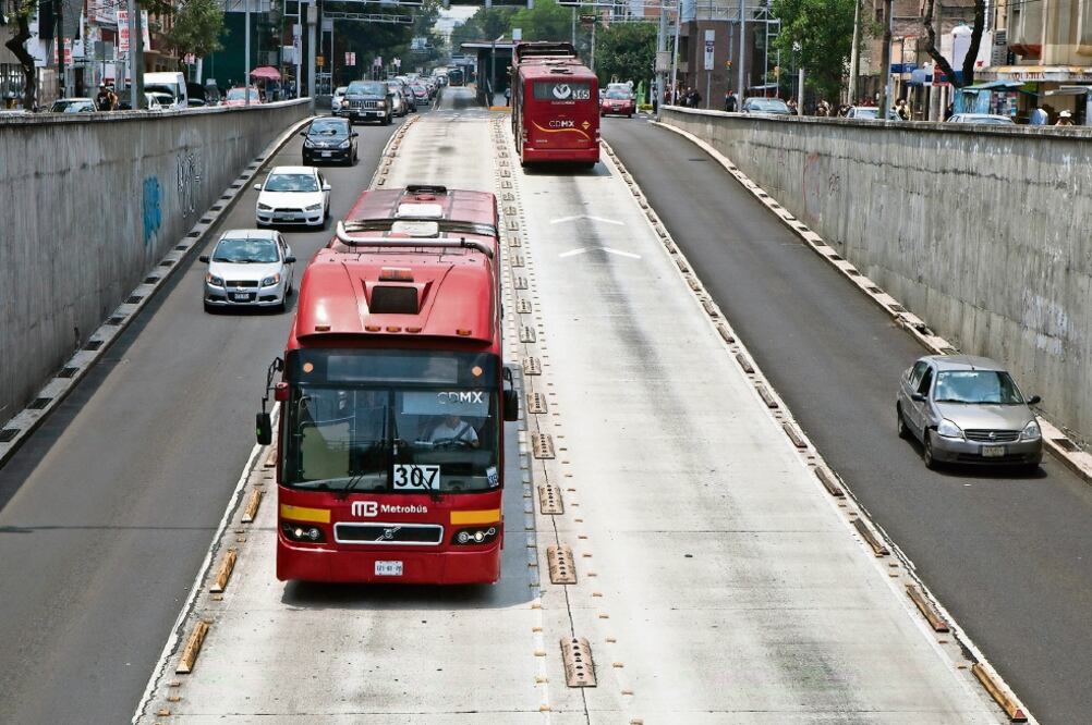 Se construirá una línea de Metrobús en Reforma, para lo cual se destinaron 249 millones 750 mil pesos, aunque la obra todavía no inicia (CRISTOPHER ROGEL BLANQUET. EL UNIVERSAL)