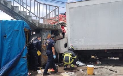 Detienen a chofer de tráiler que chocó y causó la muerte de 4 personas en la carretera Naucalpan-Toluca