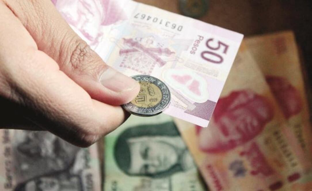 Mexican bills and coin - File photo/EL UNIVERSAL