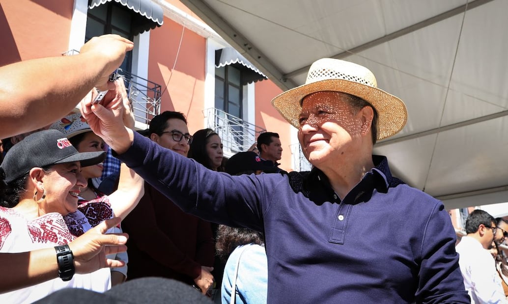 Gobernador Julio Menchaca Salazar en la inauguración de "Es tiempo del Carnaval" en Pachuca, Hidalgo. Foto: especial.