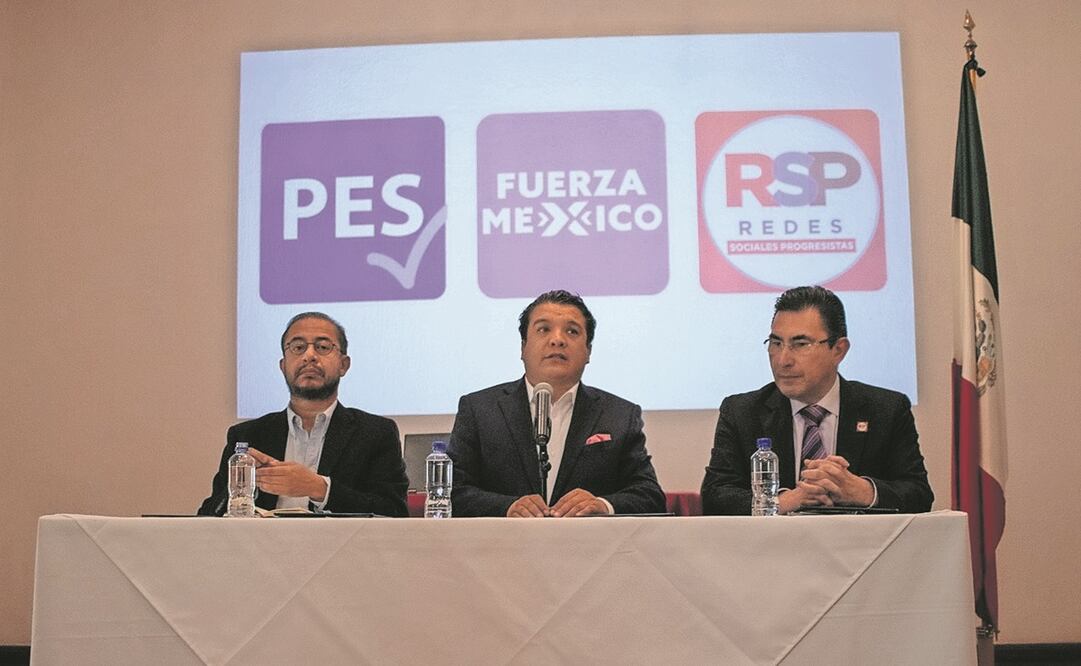 Los dirigentes Hugo Eric Flores, de Encuentro Solidario; Gerardo Islas, de Fuerza por México, y Fernando González, de Redes Sociales Progresistas, anunciaron su alianza. Foto: Adriana Colindres. OBTURADORMX