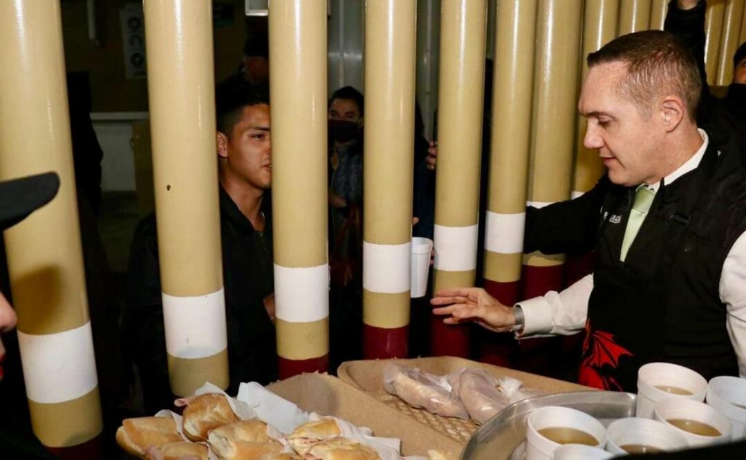 El alcalde de Cuajimalpa realizó una visita sorpresa a las afueras del área de urgencias del Hospital General de México. Foto: Especial