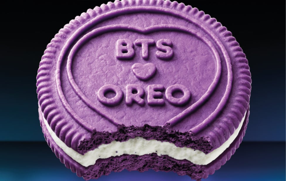 Las galletas cuentan con obleas en color morado, grabados conmemorativos y un sabor inspirado en el hotteok, tradicional panqueque coreano. Foto: Cortesía de Mondelēz México.