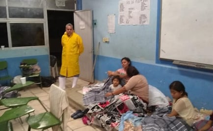 Trasladan a cerca de 350 familias a albergues por paso de “Narda” en Michoacán