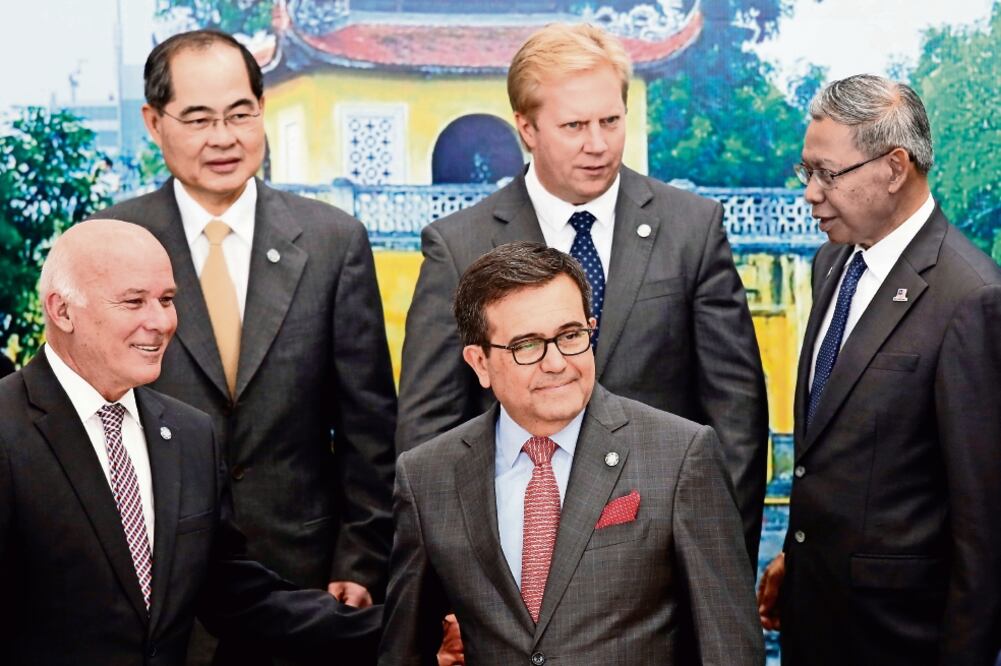 En el Foro de Cooperación Económica Asia-Pacífico ( APEC), celebrado en Vietnam, los ministros de comercio de los miembros del TPP acordaron profundizar la integración económica regional y fortalecer la competitividad de las mipymes (KHAM. REUTERS)