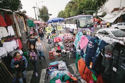 Por  Reyes, ambulantes toman el Eje 1 Norte