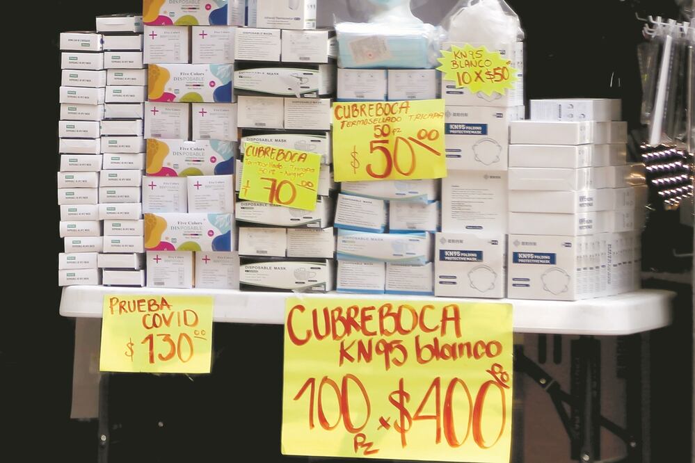 La caja de una presunta prueba para detectar Covid ostenta los sellos de la Cofepris y de la FDA de Estados Unidos. Foto: CARLOS MEJÍA. EL UNIVERSAL