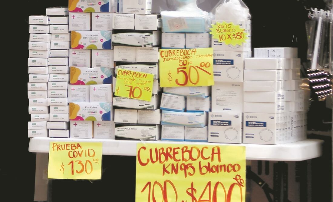 La caja de una presunta prueba para detectar Covid ostenta los sellos de la Cofepris y de la FDA de Estados Unidos. Foto: CARLOS MEJÍA. EL UNIVERSAL