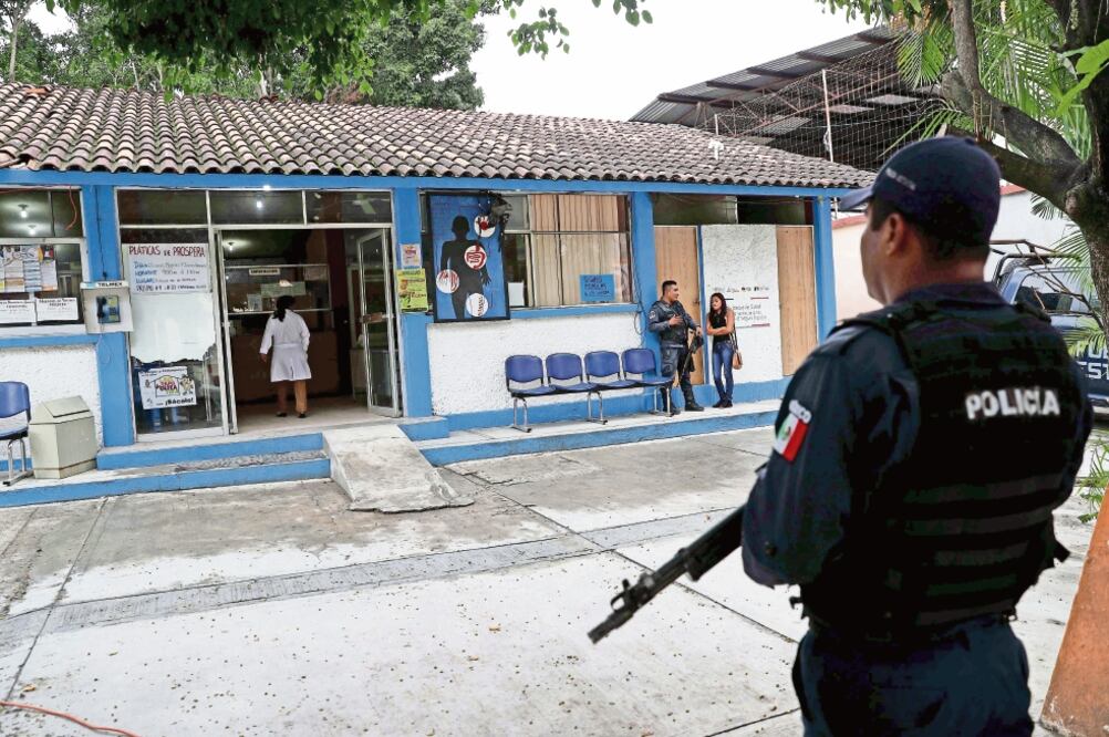A diferencia de décadas pasadas, cuando la gente podía salir libremente, hoy es necesaria la presencia de policías hasta en los centros de salud (VALENTE ROSAS)