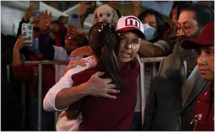 Con cachucha de Morena, Alejandro Murat, exgobernador de Oaxaca con el PRI, asiste por primera vez a un mitin de Sheinbaum