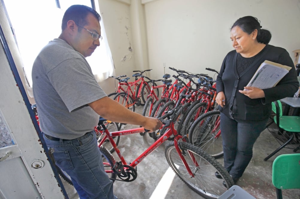 Los interesados en integrarse al programa Toluca en bici deben presentar su credencial de elector y llevar una referencia vecinal a la delegación municipal que participe en el apoyo. (JORGE ALVARADO)