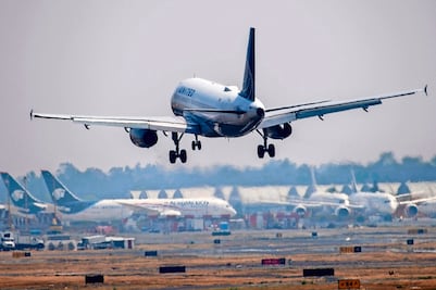 En pleno verano, aerolíneas reducirán asientos en AICM
