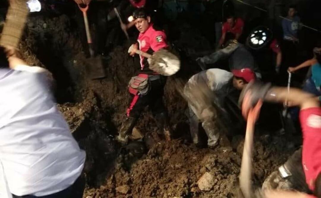 Bomberos y rescatistas en Ixtapaluca. Foto: Especial