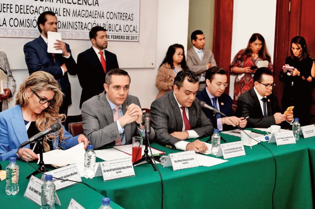 El delegado en Magdalena Contreras, José Fernando Mercado, compareció ante la Comisión de Administración Pública Local, que preside el diputado priísta Adrián Rubalcava (ASAMBLEA LEGISLATIVA)