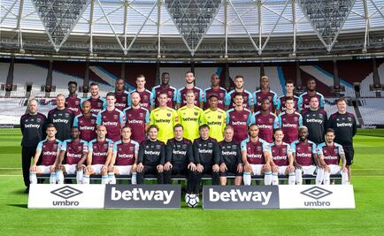 "Chicharito" y West Ham se toman la foto oficial 