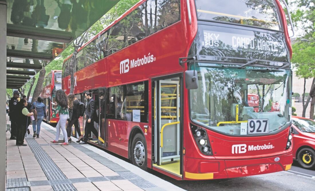 Resolución indica que se tiene que retirar la publicidad en zonas protegidas, además de mobiliario urbano irregular y limpiar esculturas. Foto: ARCHIVO EL UNIVERSAL