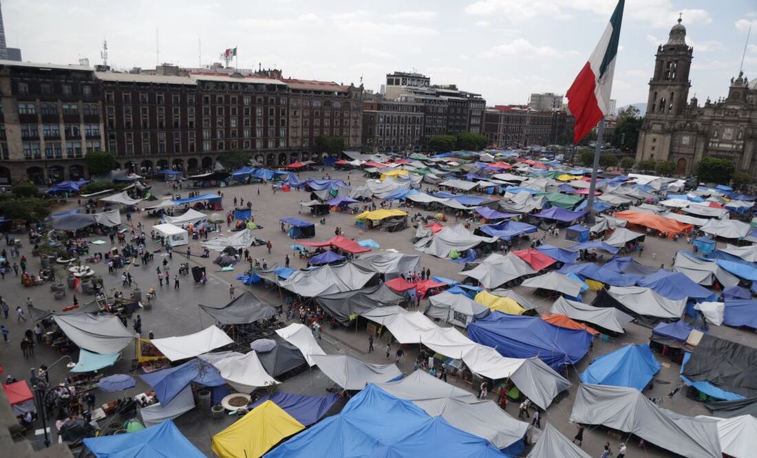 CNTE comienza retiro de plantón en la CDMX. Foto: Carlos Mejía/EL UNIVERSAL