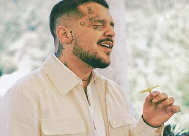 Christian Nodal fue abucheado en Colombia por llorar y hablar de más en el escenario: “Ya que cante”