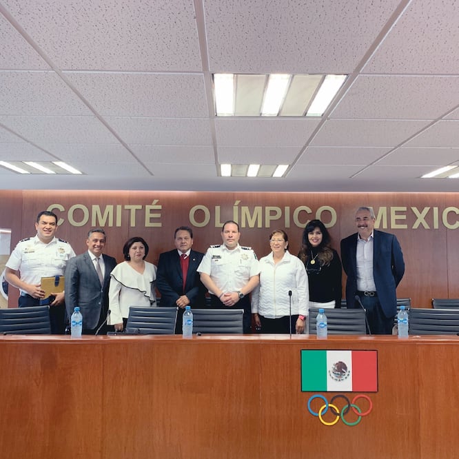 Manelich Castilla, comisionado de la PF (centro), anunció la Carrera 5 km con motivo del 50 aniversario de los Juegos Olímpicos de México 68. (MARILUZ ROLDÁN. EL UNIVERSAL)