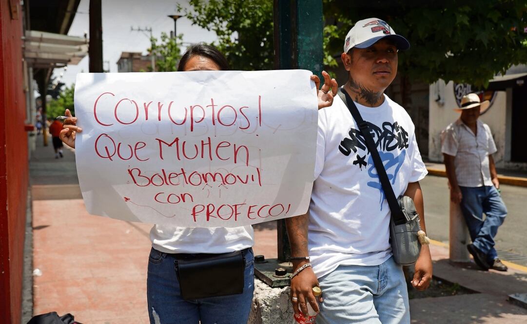 La afición protesta por el costo y la falta de boletos. Foto: Arturo Hernández / EL UNIVERSAL