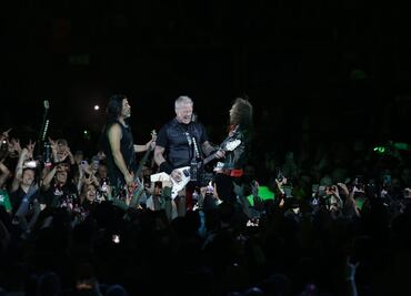 James Hetfield se redime junto a Metallica en el Estadio GNP entre fuego y mosh pit