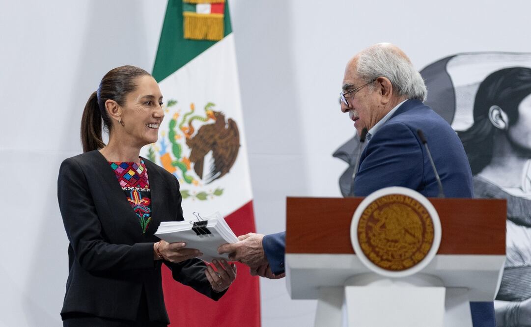 La presidenta Claudia Sheinbaum Pardo encabeza la conferencia mañanera del 1 de mayo de 2025, desde Palacio Nacional. Foto Hugo Salvador / EL UNIVERSAL