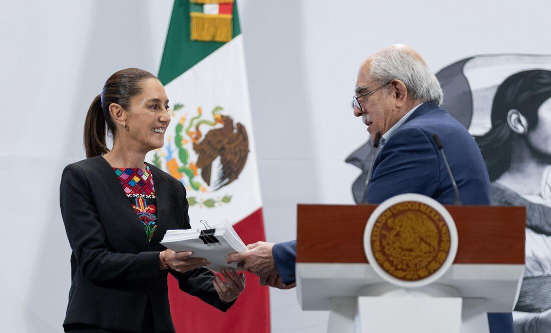 La presidenta Claudia Sheinbaum Pardo encabeza la conferencia mañanera del 1 de mayo de 2025, desde Palacio Nacional. Foto Hugo Salvador / EL UNIVERSAL
