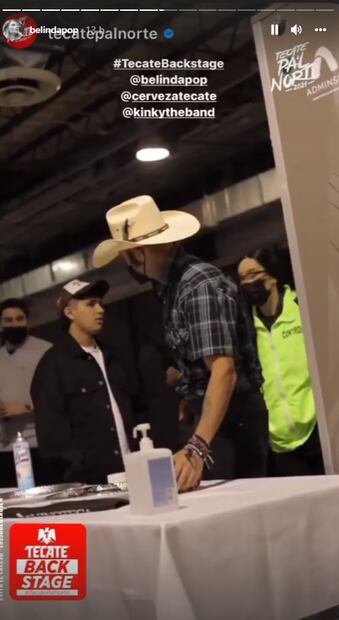 Belinda se disfraza y hace enojar a integrante de Kinky en el Tecate Pa’l Norte