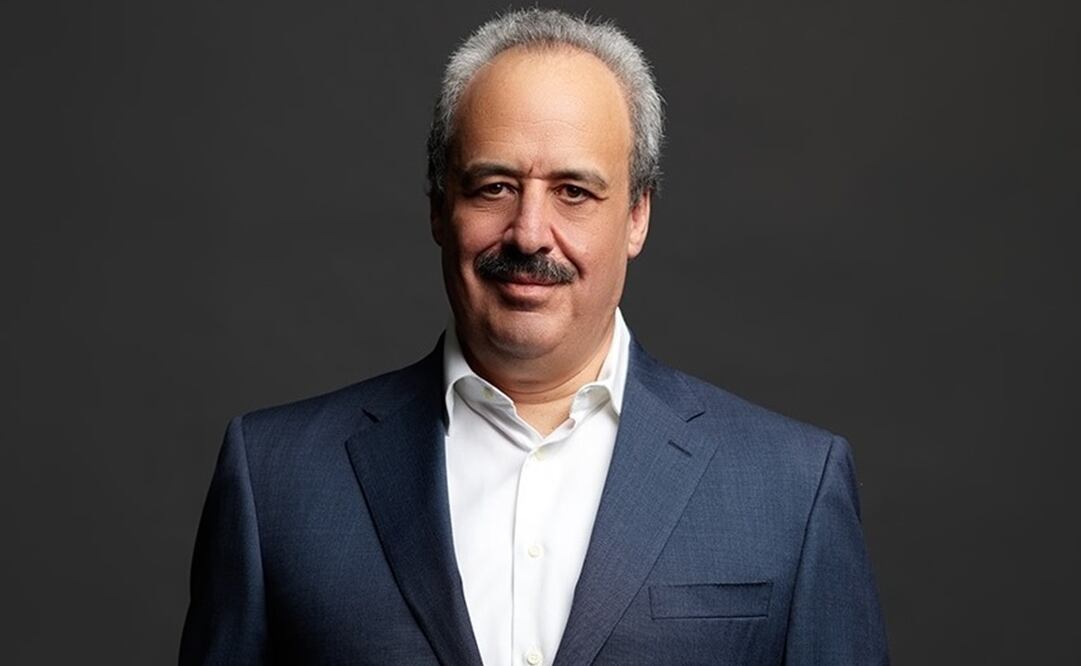 El senador Rafael Espino de la Peña advirtió que el SAT ha identificado a 12 mil 749 contribuyentes que, se presume, realizan operaciones inexistentes. Foto: Facebook Rafael Espino