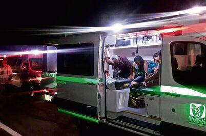 Se accidenta camión del IMSS con 33 pacientes 