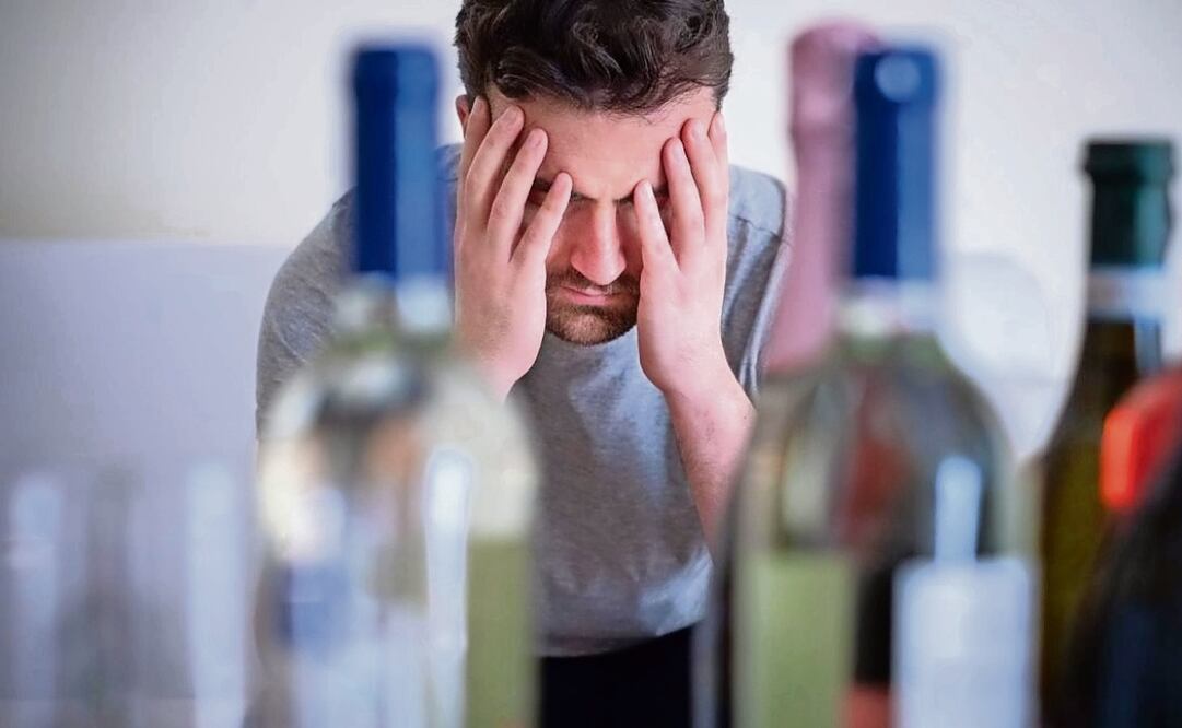 El trastorno por consumo de alcohol dinamita la salud física y mental de quien lo padece. Foto: Especial