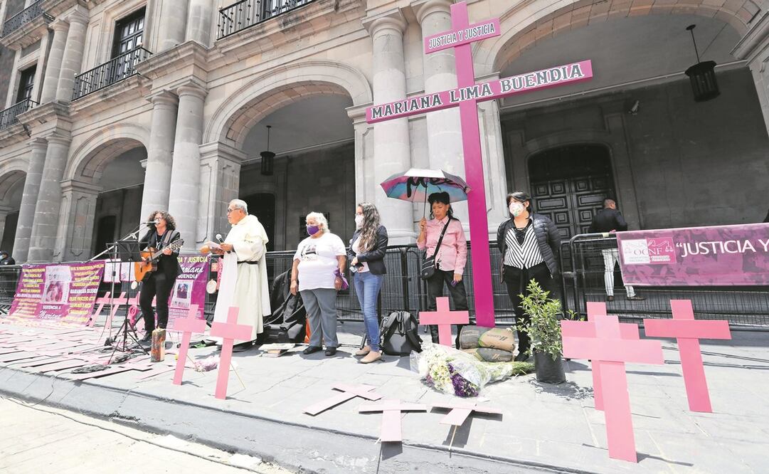 A las puertas del palacio de gobierno mexiquense, familiares pidieron al Poder Judicial que cumpla con su trabajo tras 12 años de impunidad en el caso Lima. Foto: Jorge Alvarado/ EL UNIVERSAL.