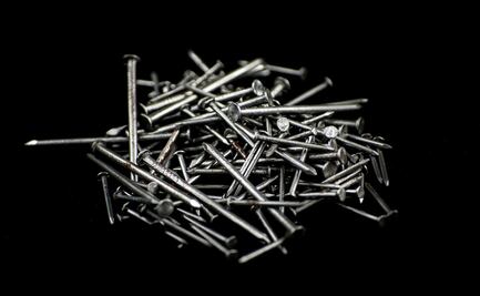 Secretaría de Economía investiga importaciones de clavo de acero chino por competencia desleal