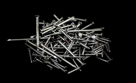 Secretaría de Economía investiga importaciones de clavo de acero chino por competencia desleal