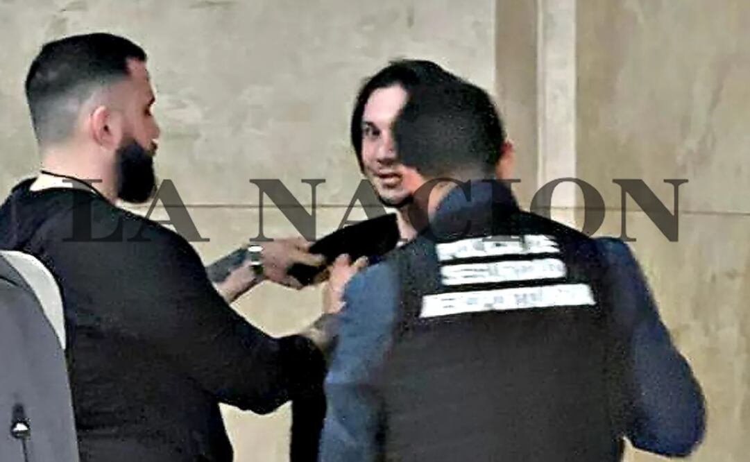 El momento de la detención de Nicolás Gabriel Carrizo en el tercer piso de los tribunales de Comodoro Py. Foto: LA NACION 