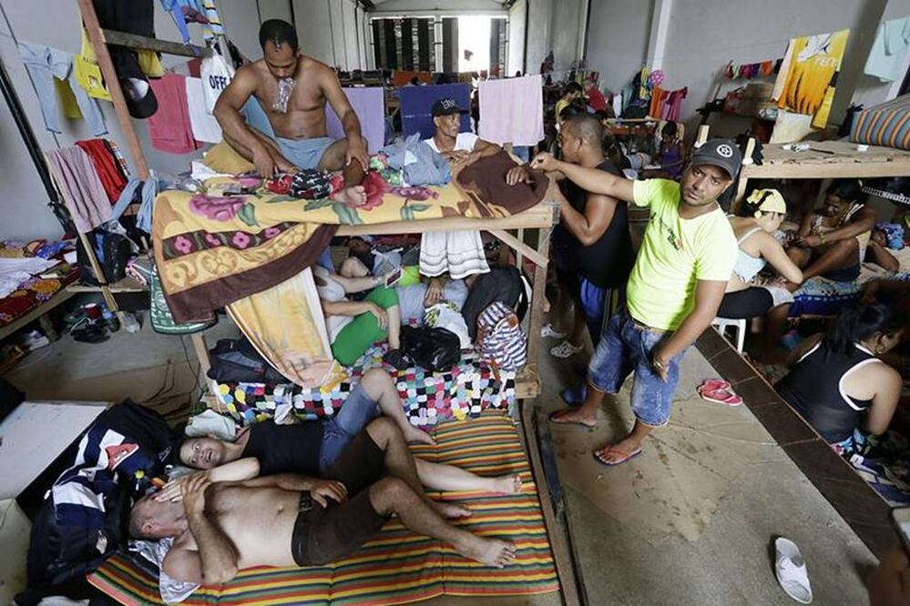 Migrantes cubanos permanecen en un refugio en Colombia, en un intento por continuar su camino a EU. El éxodo ha provocado una crisis en el país sudamericano, que en los últimos dos meses deportó a más de 5 mil 500 personas (CARLOS ORTEGA. EL TIEMPO)