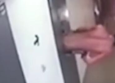 Preso escapa por pequeña rendija de su celda