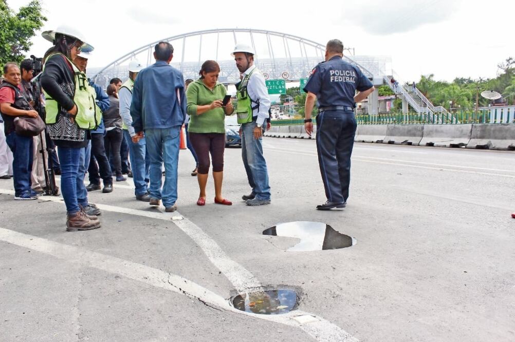 El sitio del doble hundimiento se encuentra en los carriles con dirección norte-sur, lado contrario al tramo donde surgió el socavón en julio de 2017 (TONY RIVERA. EL UNIVERSAL)