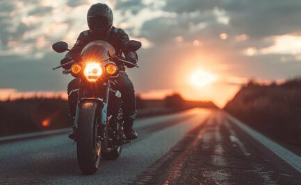 La razón por la que debes apagar tu moto en cada semáforo rojo