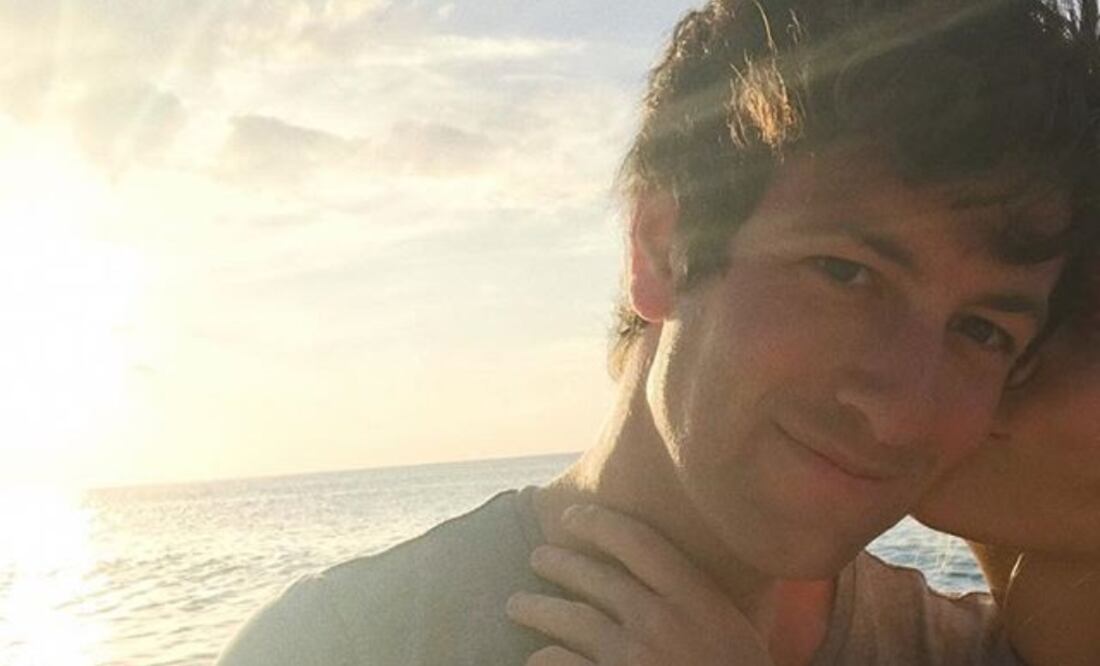 Con esta tierna imagen, Karlie Kloss confirma su compromiso con Joshua Kushner. Foto: Instagram: karliekloss