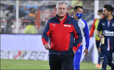 Chivas hace oficial la renovación de Víctor Manuel Vucetich