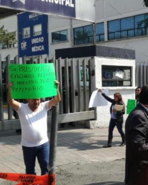 Protestan frente a Comisaría de Naucalpan por falta de pago de salarios a policías