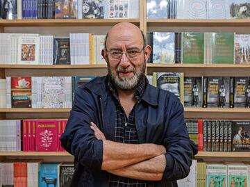 Entre políticos, guerrilleros y bellezas: reseña de La noche de las reinas por Eduardo Antonio Parra