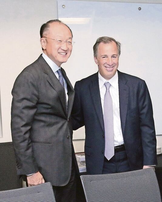 Jim Yong Kim, presidente del Banco Mundial, y José Antonio Meade, secretario de Hacienda, durante los trabajos de la reunión de otoño del BM y el FMI (CORTESÍA HACIENDA)