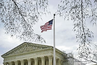 Supremo de EU facilita trámites para que gente blanca demande por discriminación laboral; abre la puerta a grupos mayoritarios 