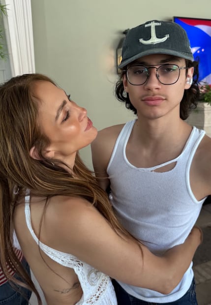 Jennifer Lopez y su hijo Max.
Instagram jlo.