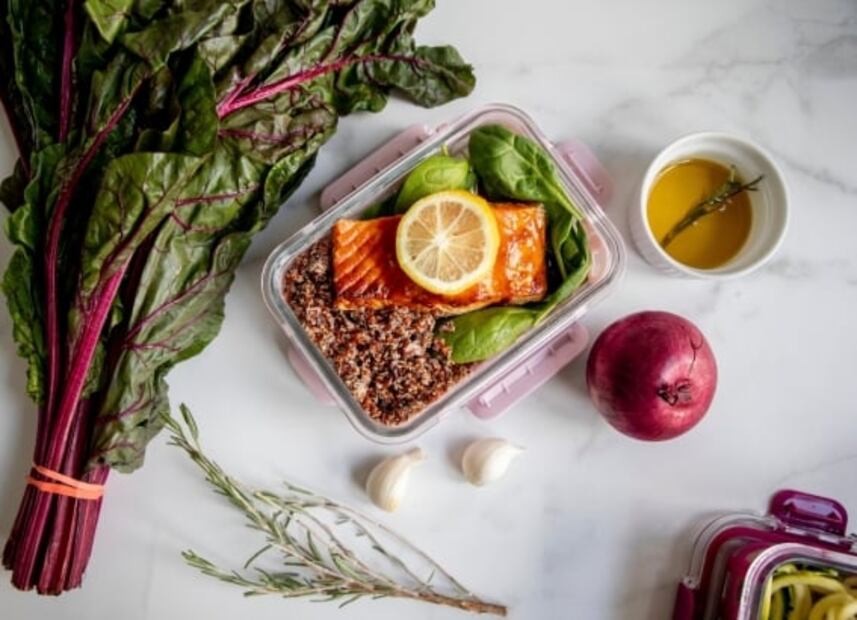 Alimentos que deben estar en tu dieta para tener un equilibrio hormonal femenino