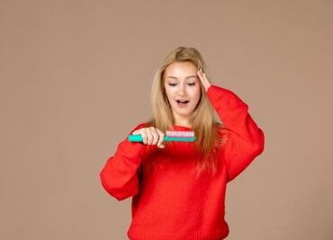 Para qué sirve aplicar agua de papa en el cabello