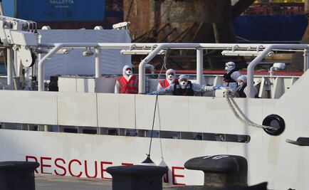 Recuperan barcaza hundida hace 15 meses en el Mediterráneo