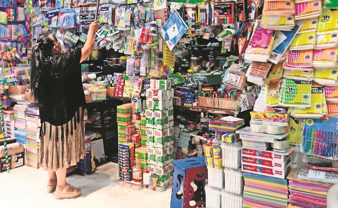 La carestía se relaciona con el alza de 72% en los costos de insumos para fabricar papel, tinta, pegamento y empaque, dijo la Canacintra.